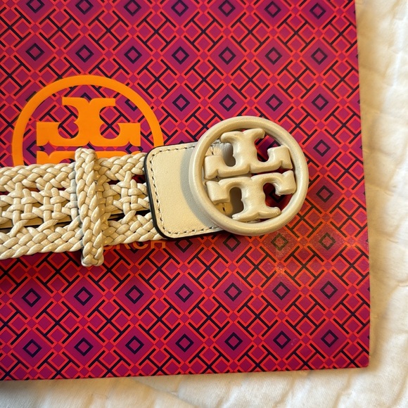 Tory Burch creamy tan leather new without tags belt. Cute and adjustable. - Picture 5 of 6
